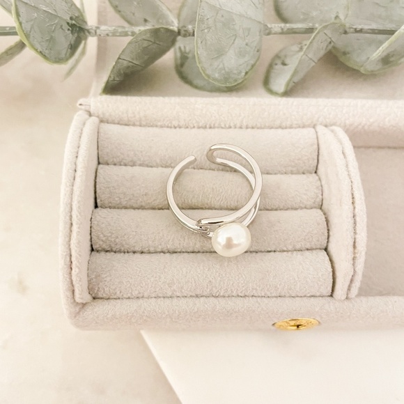 925 Sterling Silver Pearl Ring Minimalist Dainty Ring Pearl Accent Ring - Picture 4 of 8